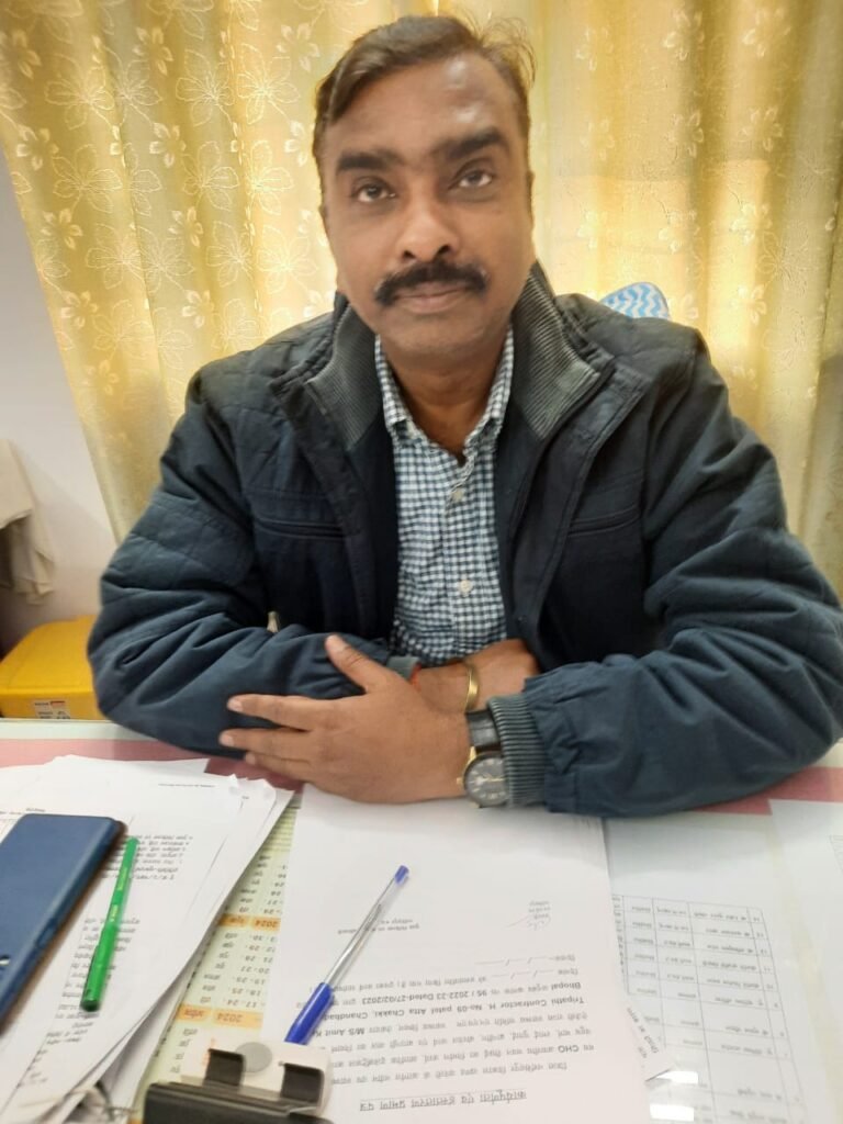 मुख्य चिकित्सा अधिकारी और कंप्युटर ऑपरेटर 5 हजार रिश्वत के साथ गिरफ्तार
