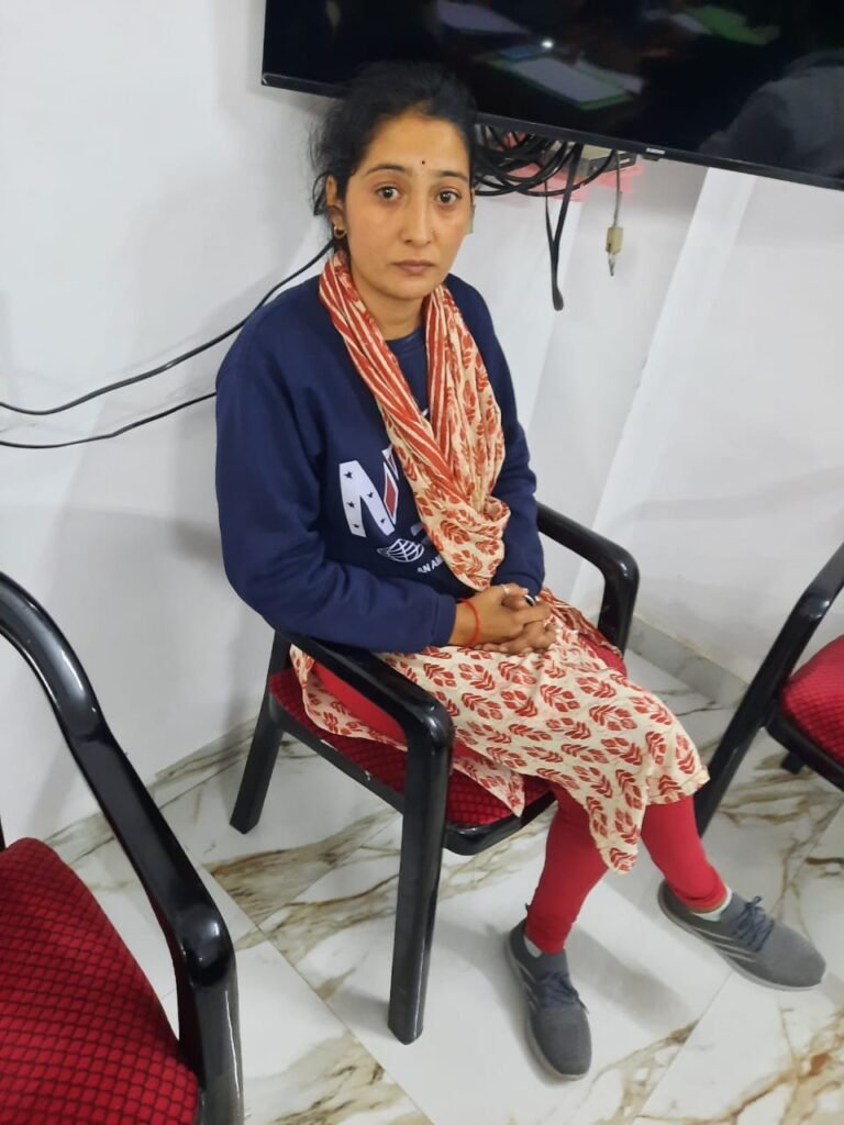 मुख्य चिकित्सा अधिकारी और कंप्युटर ऑपरेटर 5 हजार रिश्वत के साथ गिरफ्तार